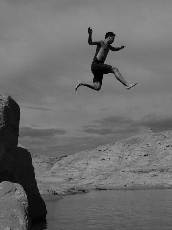 joe_jump_water_555